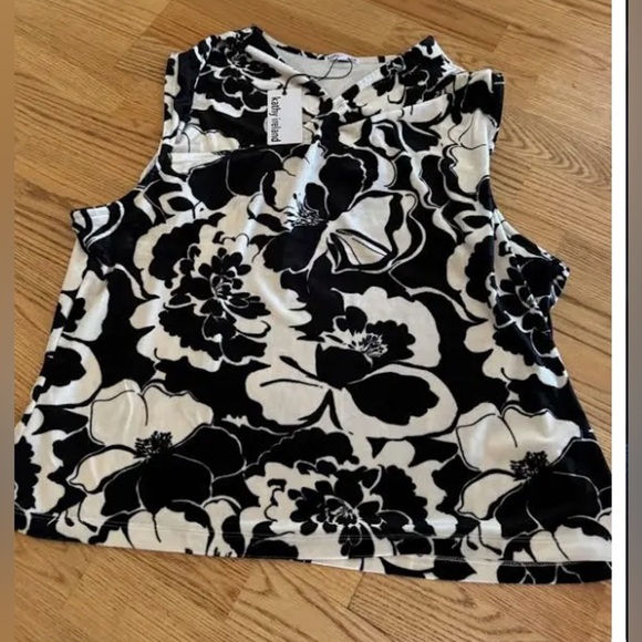 KATHY IRELAND velvet Black and White Floral Top with Black Skirt/size 3X - Picture 6 of 8